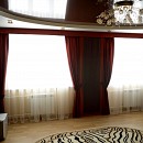 Красные шторы с ромбами для гостиной