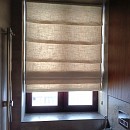 Римская каскадная штора с эффектом рогожки в светлых тонах