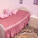 Розовое покрывало для спальни девочки+подушки.